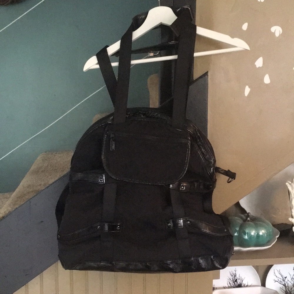 Large LULULEMON circuit gym bag